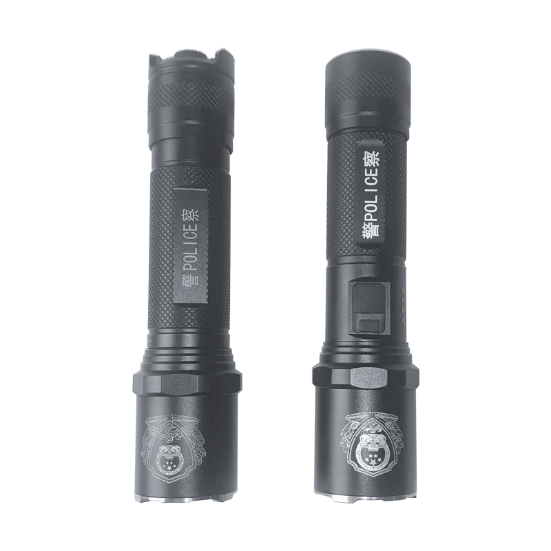 战术型强光手电筒
